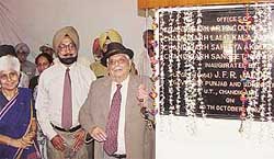 The UT Administrator, Lieut-Gen J.F.R. Jacob, inaugurates the new office of the Chandigarh Arts Council