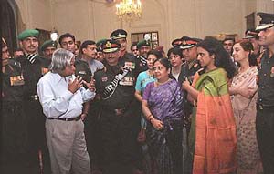 President APJ Abdul Kalam with Territorial Army personnel