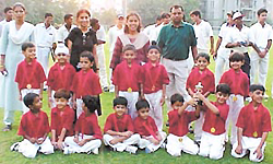 The DPS Dwarka cricket team which defeated DPS Vasant Vihar in the tiny-tots cricket finals.