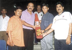 DDCA club secretary Anil Khanna presenting the Best Batsman Award to Robin Bisht of Bharatiya Vidya Bhavan