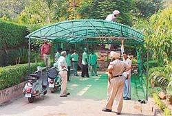 The enforcement wing of HUDA removes the unauthorised structure