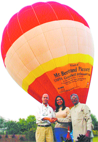 Mr. Bertrand Piccard, UNFPAs goodwill ambassador, being welcomed by members of Ballooning Club of India.
