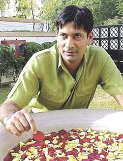 Jasbir Jassi, who released his cassette in the Capital recently