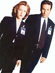 FBI agents Scully & Mulder in The X-Files: alien adventure