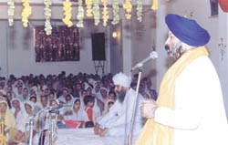 Mr Onkar Singh Thapar, general secretary, Shiromani Akali Dal , addressing the widows of 1984 carnage at Shaheed Ganj Gurdwara in Tilak Vihar