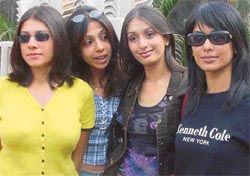 GLAMOROUS BUNCH