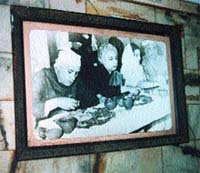 Pandit Nehru, Indira Gandhi, Vijayalakshmi Pandit dining in a shop in Old Delhis Paranthewali Gali