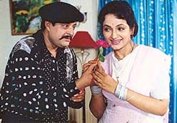 Idhar Kamaal Udhar Dhamaal: 25 going on 50?