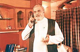 Pratap Singh as Modi in Chand Bujh Gaya