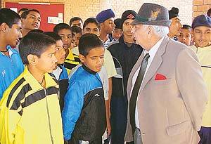 The Administrator of the Union Territory of Chandigarh, Lieut-Gen J.F.R. Jacob (retd), with students of the Chandigarh Football and Hockey Academy