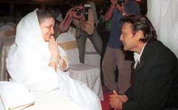 Sandhya, wife of late V. Shantaram and heroine of yesteryears, seen with actor Jackie Shroff