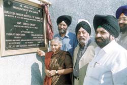 Delhi Chief Minister Sheila Dikshit inaugurating the GTBITs new campus at Rajouri Garden.