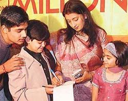 Smriti Tulsi Irani signs autographs 
