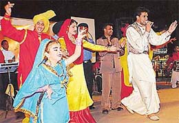 Punjabi folk singer Satwinder Bugga performs in The Tribune-sponsored Plaza Carnival, in Sector 17