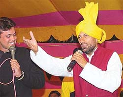 Chacha Raunki Ram sings at Dera Peer during the sixth annual Lakhdata Lalan Wale Pir celebrations in Ludhiana