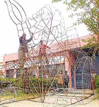 Dinosaur mesh coming up in Leisure Valley