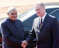 Prime Minister Atal Behari Vajpayee shakes hand with his Belarus counterpart