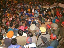 Residents gherao B-division police station in protest against the killing of a photographer by the grooms uncle in a freak accident at a marriage palace in Amritsar on Monday.
