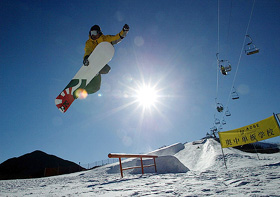 China's number one snowboarder Wang Lei demonstrates his skills