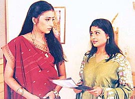 Tulsi & Payal in Kyunki Saas Bhi Kabhi Bahu Thi: Vamps on top