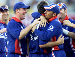 England captain Nassar Hussain celebrates with his teammates in the second triangular series one-day match against Sri Lanka in Brisbane 