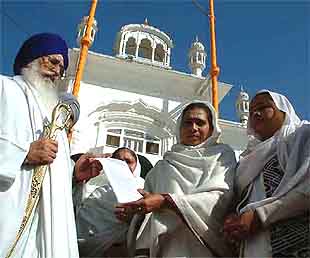 Jathedar Joginder Singh Vedanti accepts a memorandum