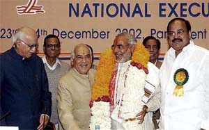 Newly elected Gujarat Chief Minister Narendra Modi with Deputy Prime Minister L. K. Advani, BJP President Venkaiah Naidu and Delhi BJP chief Madan Lal Khurana