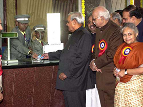 Prime Minister Atal Behari Vajpayee buys his ticket for Delhi Metro