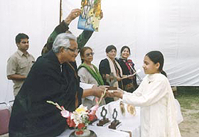 A winner at the children's art competition, organised by Meenus profile.