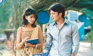 Ritesh Deshmukh and Genelia DSouza in Tujhe Meri Kasam.