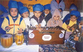 Deh Shiva var mohe is the shabad the tiny tots of Kiddies Paradise sing on avtar divas of Guru Gobind Singh