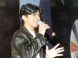 Shaan performs at Modicare's Sitaron Ki Raat