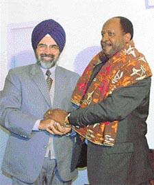 Dr Leonardo Santos Simao, Minister for Foreign Affairs, Mozambique, being honoured by the Punjab Agricultural University Vice-Chancellor, Dr Kirpal Singh Aulakh,