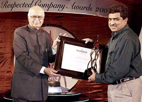 L.K. Advani presents the Businessworlds Most Respected Company, 2003, award to Infosys 