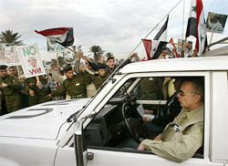 Weapons inspectors try to pass Iraqi journalists