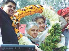 Chief Minister Sheila Dikshit and AICC general secretary Ambika Soni at the Halla Bol rally in the Capital