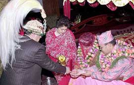 Nepals King Gyanendra and Queen Komal give away their daughter, Princess Prerna, in marriage to Raj Bahadur Singh at the Narayanhiti royal palace in Kathmandu