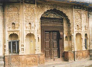 The artistically designed entrance to Lala Trilok Das Gargs haveli