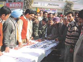Mr Manjit Singh Rai, president, Bharatiya Janata Yuva Morcha, Punjab, inaugurates the partys signature campaign against terrorism