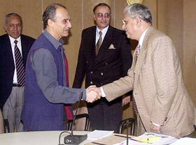 Arun Shourie meets with senior officials of the Information Technology and Communications Ministries 