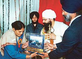 Olympian Roopa Saini (left) receives the award from Sant Baba Daljit Singh at Ropar 