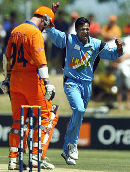 Indias Javagal Srinath celebrates after taking the wicket of Jan Feiko Kloppenburg of Holland 