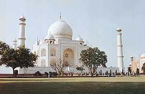 The Taj Mahal symbolises architecture that is secular