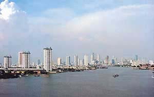 The khlong serves as an alternative method of transportation