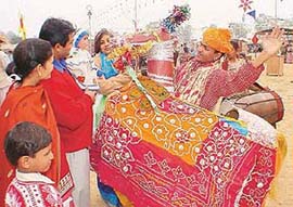 Adding fun to the Kalagram Utsav was a group of folk performers from Rajasthan, who were an instant hit with the kids
