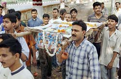 Disappointed Indian cricket lovers stage a mock funeral procession