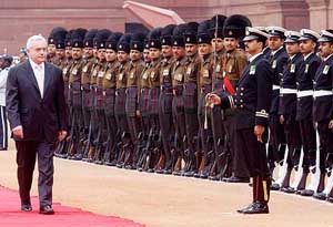 Prime Minister of Poland, Leszek Miller  inspecting Guard of Honour at Rashtrapati Bhavan 