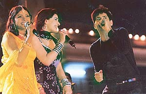 Satinder Satti and Mink Singh hum with Punjabi singer Jasbir Jassi