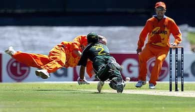 Pakistan's Taufiq Umer is run out by Holland's Jacob-Jan Esmeijer