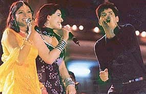 Satinder Satti and Mink Singh hum with Punjabi singer Jasbir Jassi